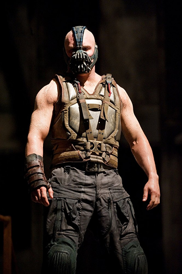 Tom Hardy jako Bane
("Mroczny Rycerz powstaje")