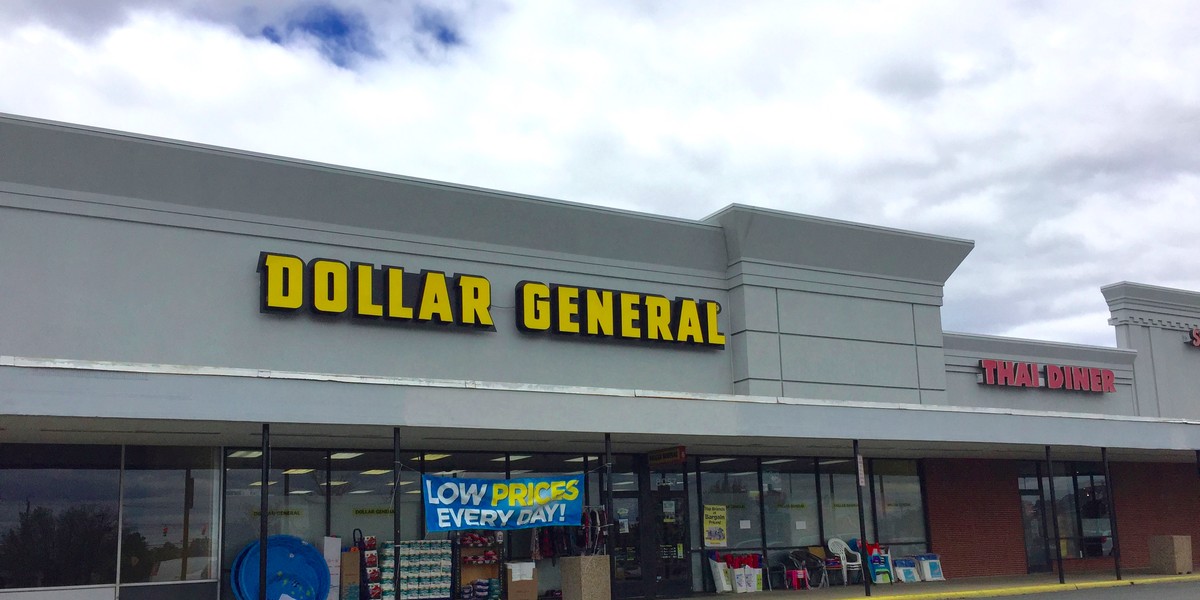 Dollar General is defying the retail apocalypse and opening 1,000 stores — here's what its like to shop there