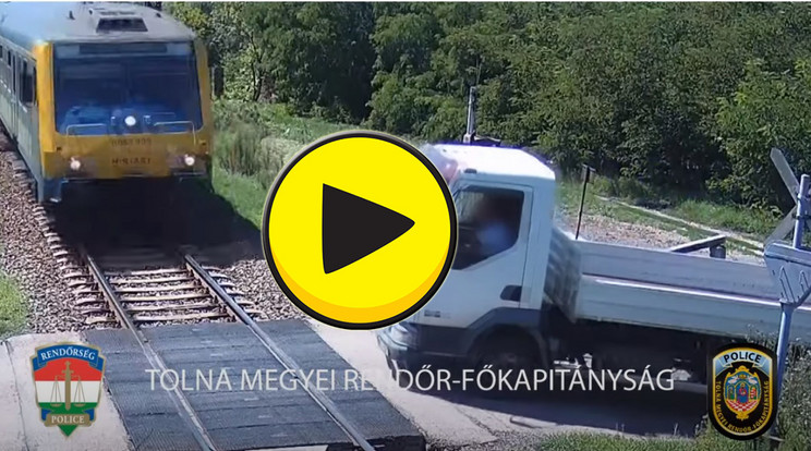 A kisteherautó sofőrje a vasúti átjáróba hajtott, a vonat pedig elsodorta