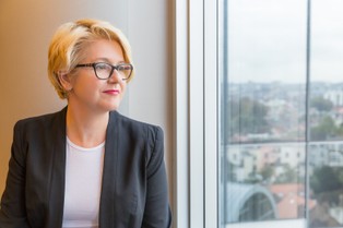 Prawda o kobietach na rynku pracy jest ukryta w emeryturach. Wywiad z Agnieszką Kozłowską-Rajewicz