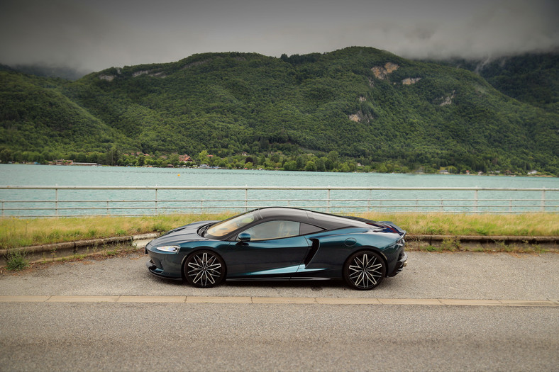 McLaren GT (2021)