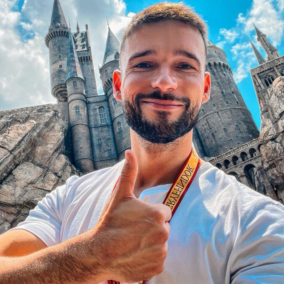 Moderátor Vratko Sirági.