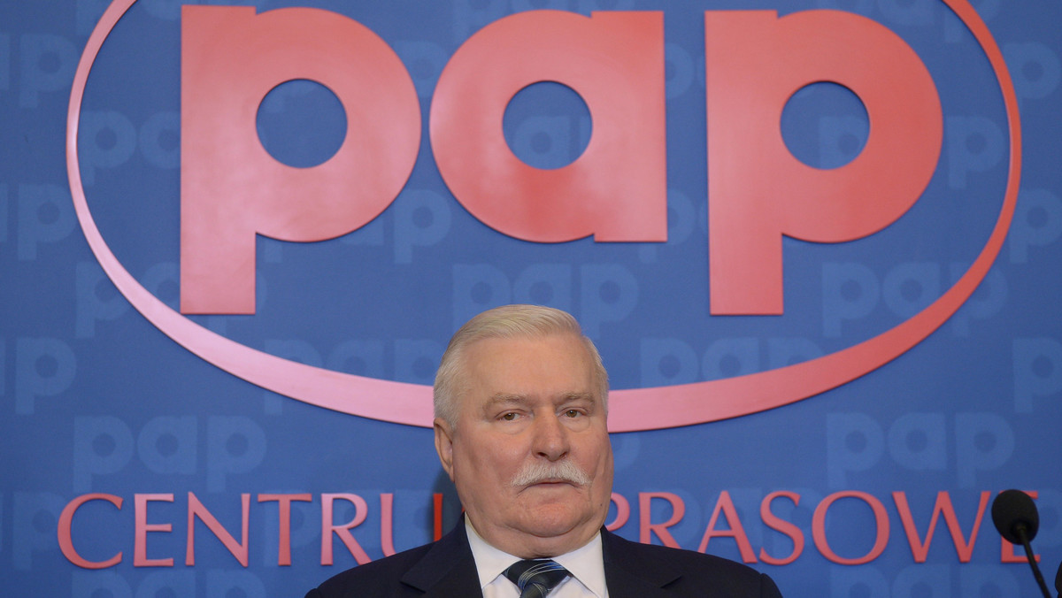 Wspieranie firm tworzących miejsca pracy postulował w czwartek b. prezydent Lech Wałęsa podczas konferencji poświęconej 25-leciu odrodzenia polskiej przedsiębiorczości. Argumentował, że praca jest potrzebna, by nie doszło do rewolucji.