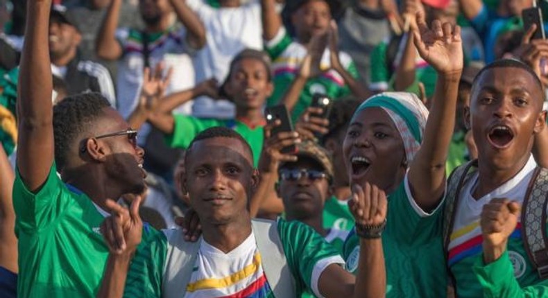 Comoros fans jubilating