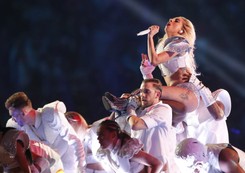 Fascynujący występ Lady Gaga na Superwbowl FOTO