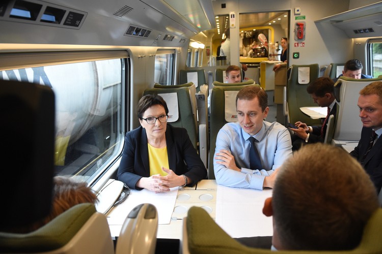 Ewa Kopacz w drodze na Dolny Śląsk