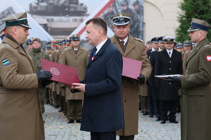 Mariusz Błaszczak może mieć problem. Odtajnił ważne dokumenty, by uderzyć w PO