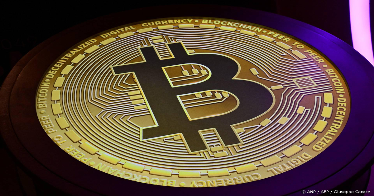 Bitcoin-doorbreekt-121-200-dollar-door-Trump-crypto-beleid