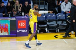 Liga NBA. LeBron James poczuł gorycz porażki w dniu urodzin