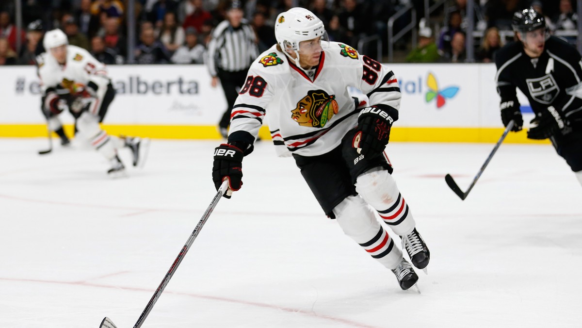 Punktując w 21. meczu z rzędu Patrick Kane wyrównał klubowy rekord Chicago Blackhawks należący do tej pory na wyłączność do Bobby'ego Hulla. Seria punktowa "Kanera" już wcześniej pobiła rekord reprezentantów USA w NHL.