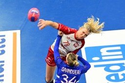 mś piłkarek ręcznych. polki postraszyły obrończynie tytułu, ale tylko do przerwy