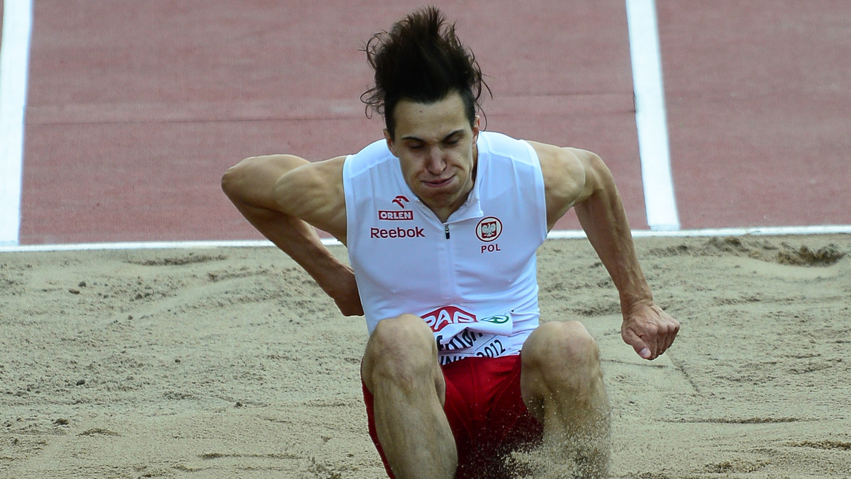 W 1983 roku świat po raz pierwszy wyraźnie usłyszał nazwisko Hoffmann. Podczas pierwszych mistrzostw globu w lekkiej atletyce w Helsinkach złoty medal w trójskoku wywalczył we wspaniałym stylu Zdzisław Hoffmann. Po 29 latach na Stadion Olimpijski w stolicy Finlandii przybył jego syn - Karol, przypominając wszystkim to nazwisko.