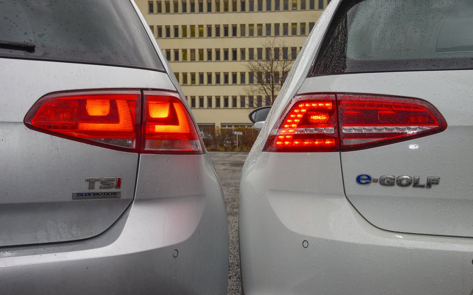 Co się bardziej opłaca – auto elektryczne czy spalinowe? Na to pytanie nie ma jednoznacznej odpowiedzi. W wielu przypadkach napęd spalinowy wciąż okazuje się tańszą opcją, bo to, że ładowanie jest tańsze od tankowania (choć nie zawsze), może nie wystarczyć do zrekompensowania wyższej ceny zakupu. 