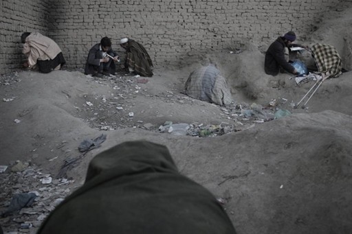 A AFGANISTAN SOCIETY ADDICTION DRUGS