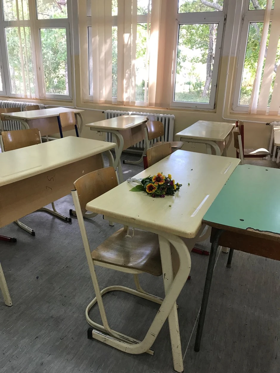 Cveće na klubi za preminulu Isidoru