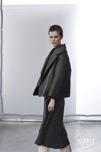 Kasia Struss w kampanii Simple CP jesień/zima 2017//2018