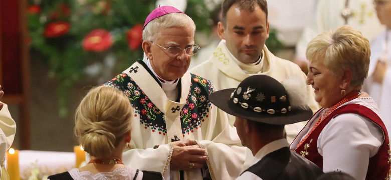 Abp Jędraszewski mówi o "tęczowej zarazie". Dostał wsparcie od episkopatu Słowacji i Węgier, oto specjalne LISTY