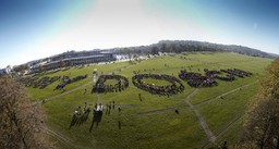 Kraków: KOD pokazał rządzącym czerwoną kartkę - "Mamy dość!"