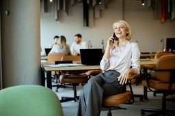 8 zwrotów, które wypowiadają osoby pewne siebie