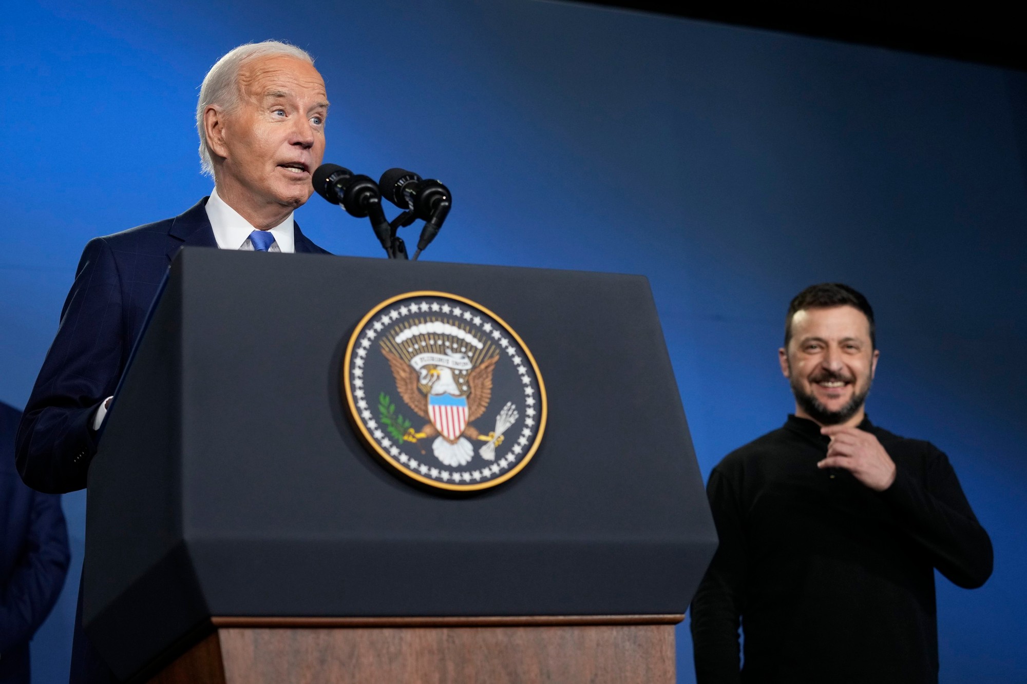 Americký prezident Joe Biden a ukrajinský prezident Volodymyr Zelenskyj.