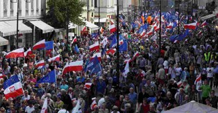 Ile osób było na marszu KOD? Zobacz, jak policzyć to samodzielnie