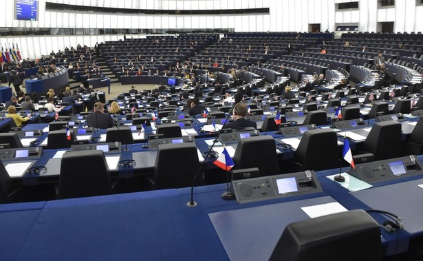 Parlament Europejski przyjął rezolucję o Polsce: Paraliż TK zagraża demokracji