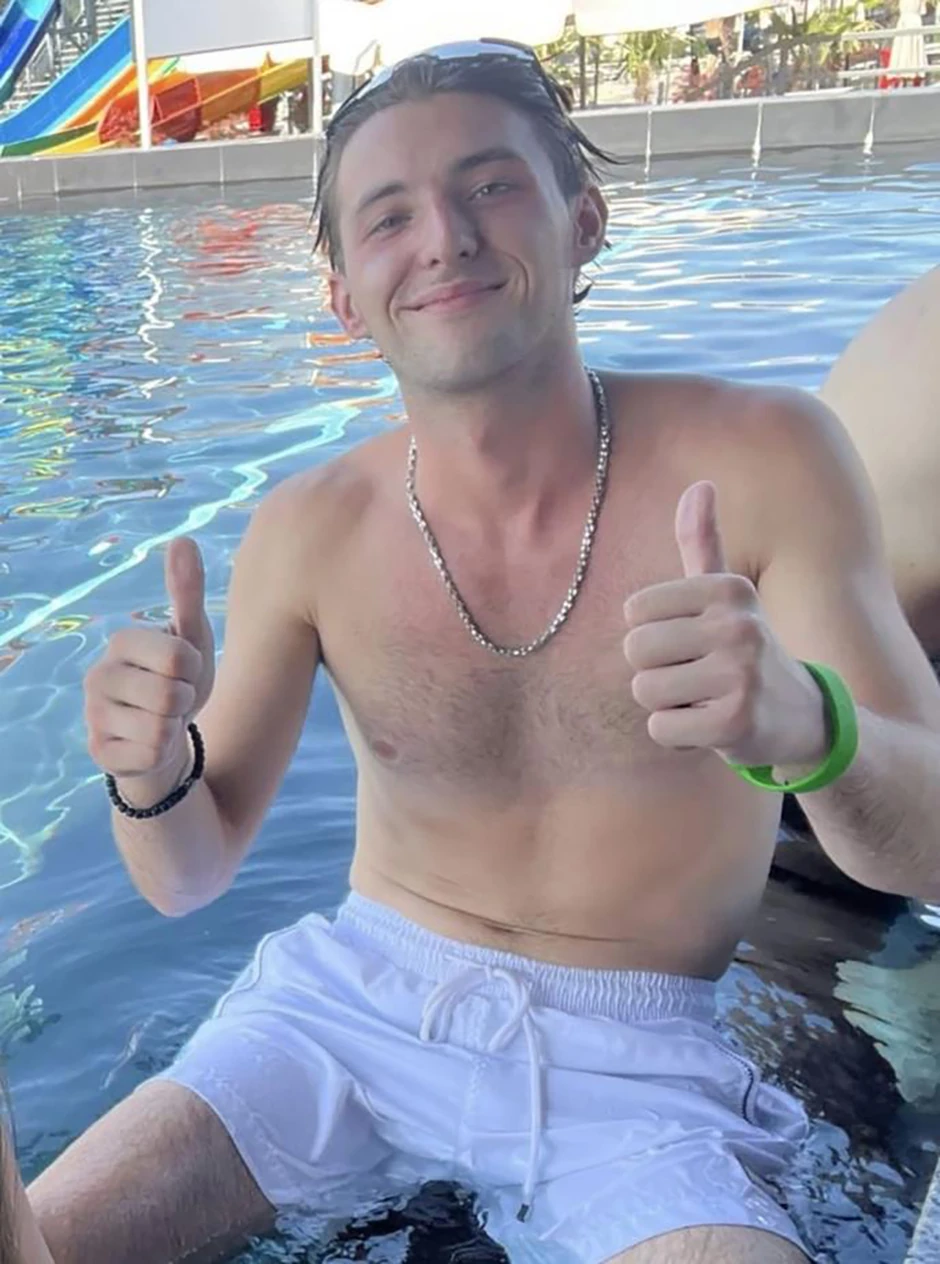 Povređeni mladić Mihailo Gudžulić