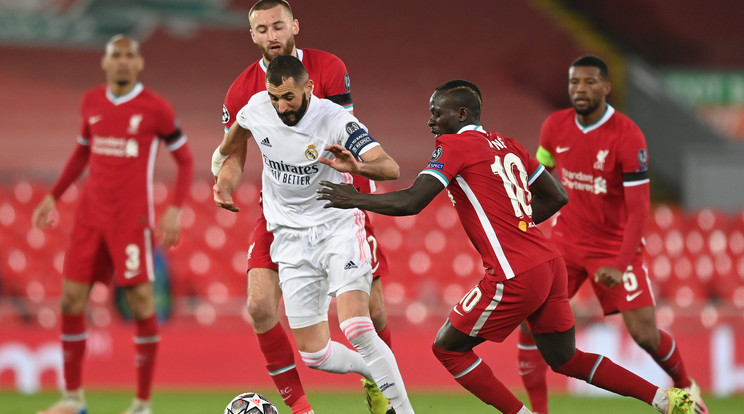 Karim Benzema﷯(fehérben) és madridi társai a Liverpoolt﷯kiverve jutottak﷯a legjobb négy közé a Bajnokok Ligájában /Fotó: GettyImages 