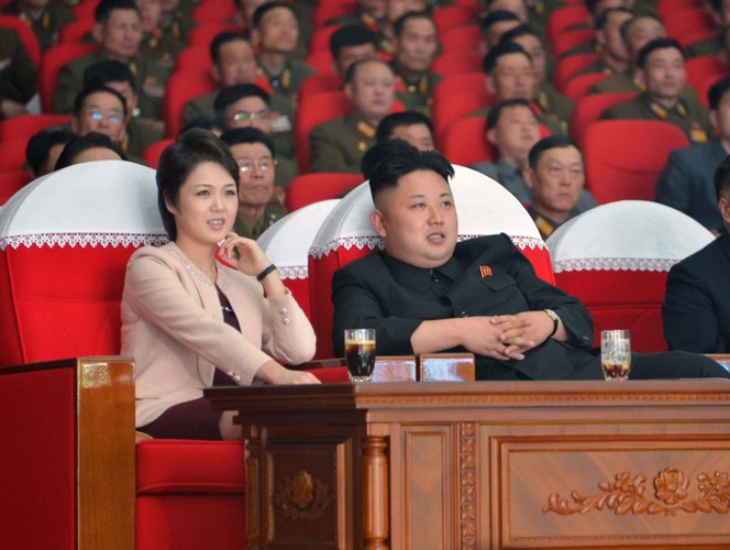 Kim Jong-un na koncercie grupy Moranbong