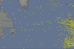 Wszystkie samoloty przelatujące nad Atlantykiem w ciągu doby. Część znika nad Oceanem