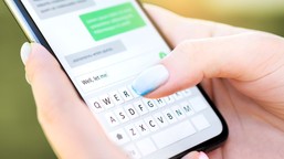 uwaga na fałszywe sms-y przed świętami. jedno kliknięcie może wyczyści