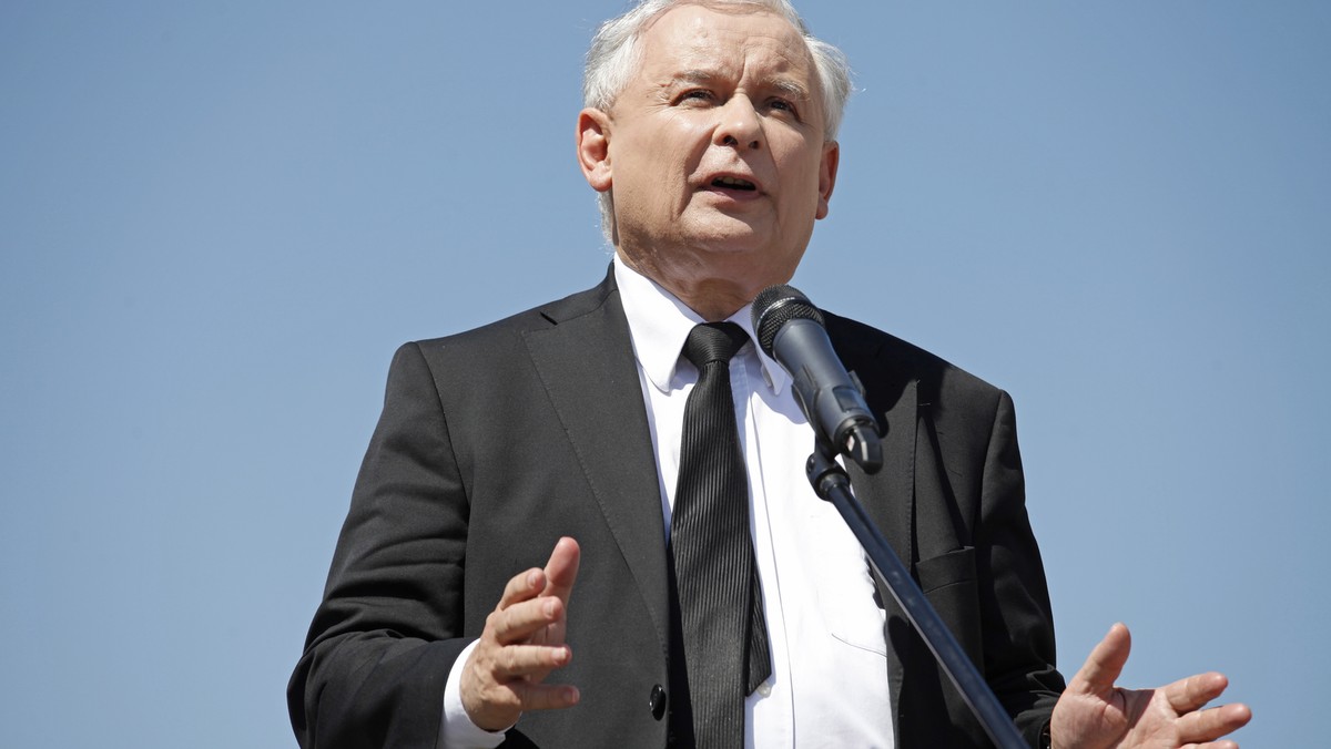 Prezes PiS Jarosław Kaczyński apelował, by w niedzielnych wyborach do Parlamentu Europejskiego nie marnować głosów na te ugrupowania, "które nie mają szans".