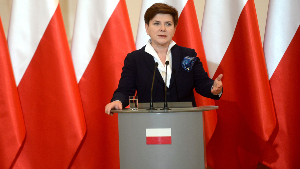 Najważniejsze wspólne wyzwanie, które w tej chwili jest przed nami, to realizacja sztandarowego programu rządu "Rodzina 500 plus" - powiedziała premier Beata Szydło na posiedzeniu Komisji Wspólnej Rządu i Samorządu Terytorialnego.