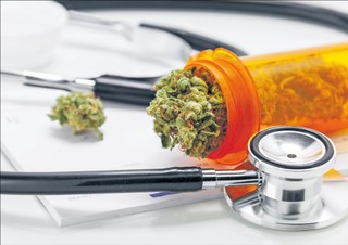 By otrzymać receptę na medyczną marihuanę, trzeba się postarać. Czasami jednak wystarczy pół roku bezsenności