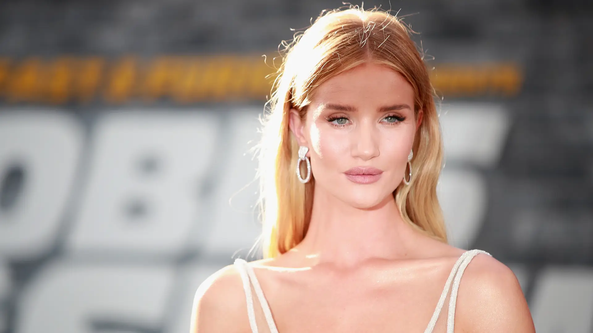 Rosie Huntington-Whiteley nosi ubrania polskiej marki. Ta sukienka to hit