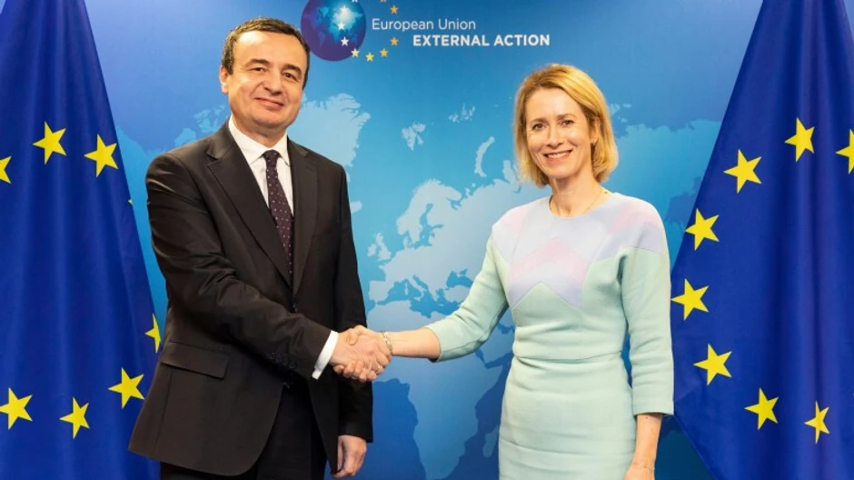 Kaja Kalas, Aljbin Kurti