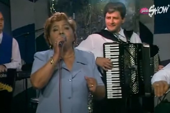 VIDA PAVLOVIĆ SE UDALA SA 15 GODINA Nije imala dece, pa je usvojila ovu pevačicu: A tek kad čujete koji poznati muzičar joj je bio drugi muž
