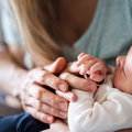Urlop macierzyński i rodzicielski — na co mogą liczyć rodzice?
