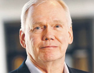 Hannes Gissurarson, politolog z Uniwersytetu Islandii, który inspirował wolnorynkowe reformy przeprowadzone przez rząd Davio Oddssona na Islandii. Zwolennik klasycznego liberalizmu