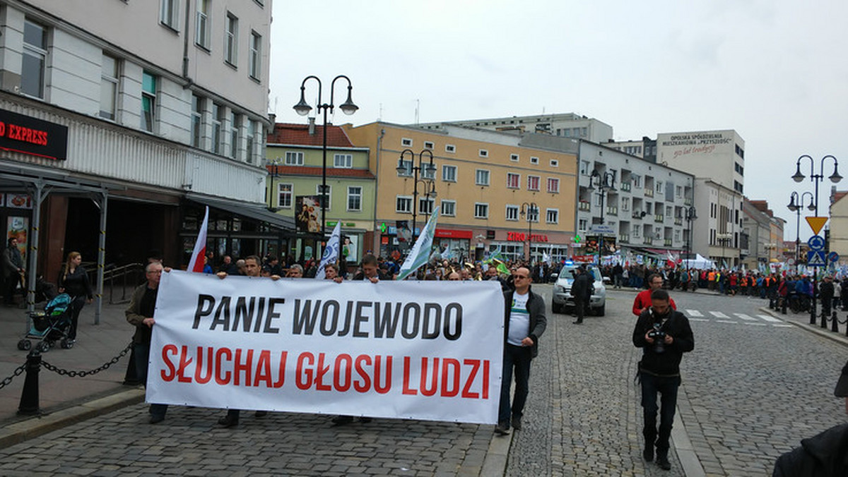 Przeciwnicy powiększenia Opola zapowiadają cykl manifestacji, które mają się odbywać 19 dnia każdego miesiąca. Pierwsza z nich odbędzie się w tym tygodniu i nazwano ją "pierwszą miesięcznicą pogrzebania demokracji w Opolu". O sprawie poinformowano na Facebooku.