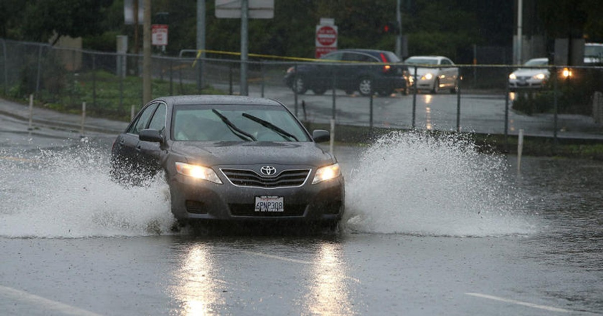 How to know if you can drive through floodwater with your car - Vimarsana News