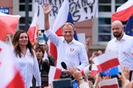 Wiec PO we Wrocławiu. Od lewej: Monika Wielichowska, Donald Tusk i Jacek Sutryk. 24.06.2023 r.