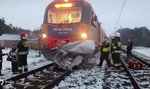 Wypadek na przejeździe kolejowym. Auto rozerwało na pół