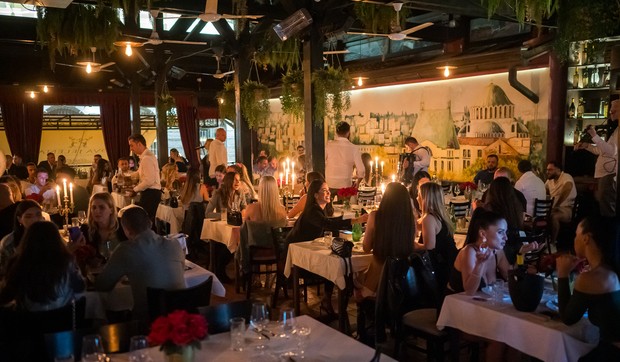 Otvaranje bašte restorana "Dva jelena"
