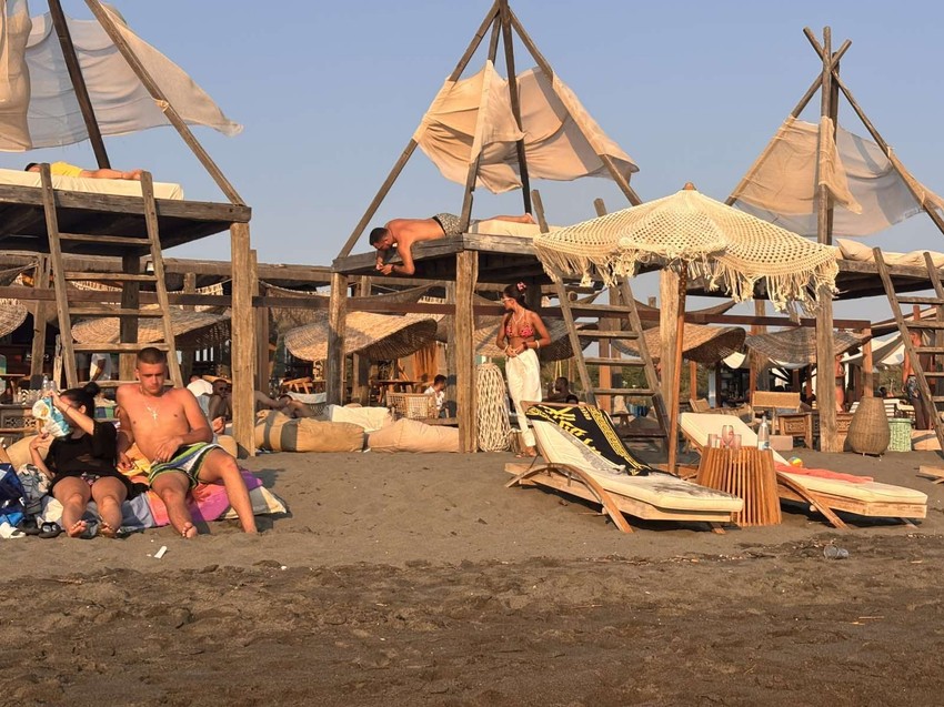 Anđela Đuričić i Gastoz, paparaco