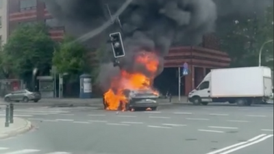 Płonący samochód elektryczny na ulicach Warszawy. Szokujący widok