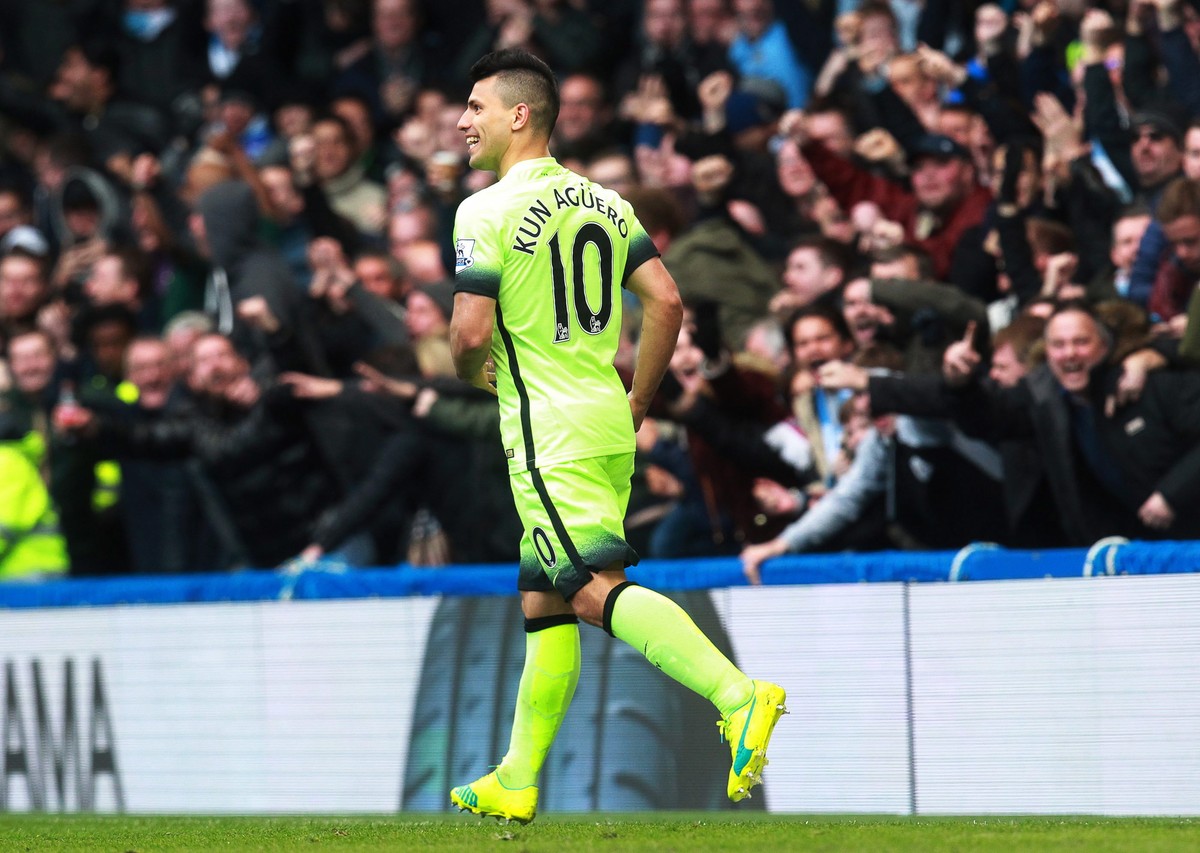 Liga angielska: Man City zdemolował Chelsea. Spadek Aston Villi. Fabiański puścił trzy gole. WIDEO