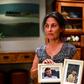 Rachel Goldberg ze zdjęciami syna przetrzymywanego przez Hamas