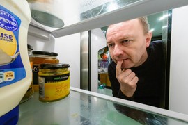 OVIH 20 NAMIRNICA NIKAKO NE TREBA ČUVATI U FRIŽIDERU, A MNOGI TO RADE: Zbog toga postaju BLJUTAVE I PROPADAJU brzinom svetlosti