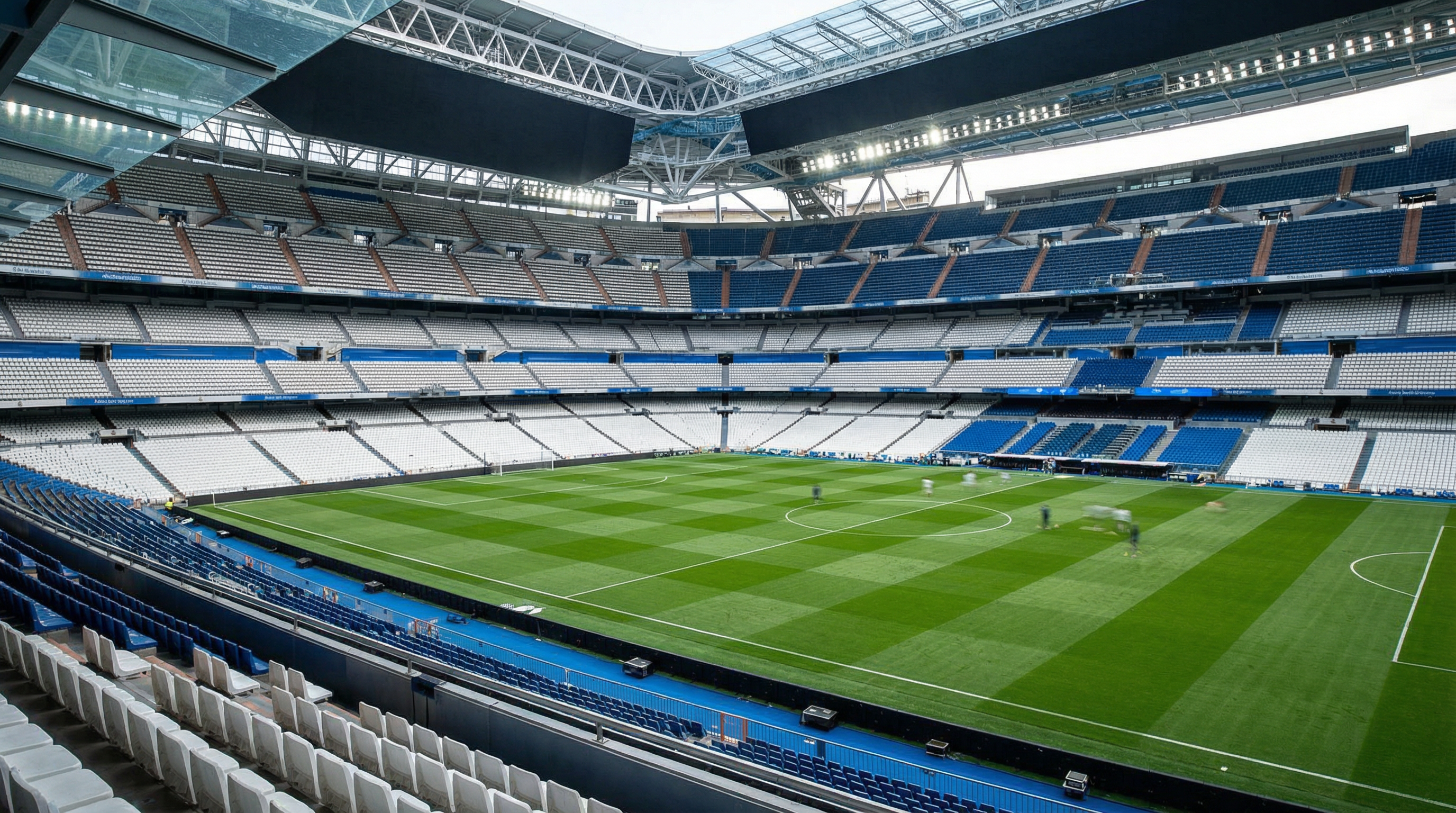Dos jugadores del Madrid caminan por la cuerda floja antes del Benfica